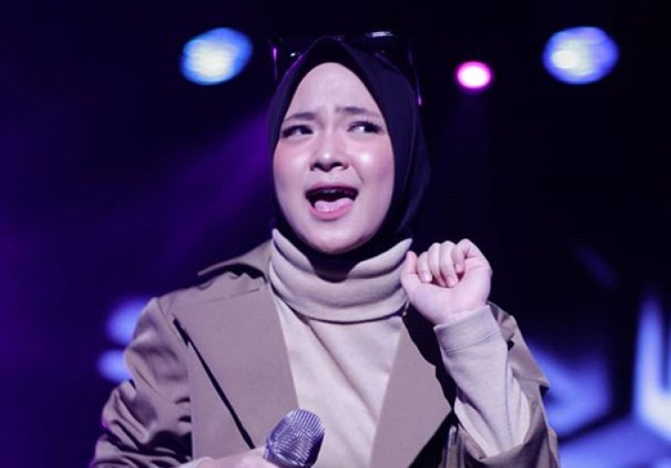 Mengintip Koleksi 'Sneakers' Nissa Sabyan yang Super Kece
