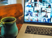 3 Hal Ini Membuatmu Terlihat Tidak Profesional Ketika Meeting di Zoom 