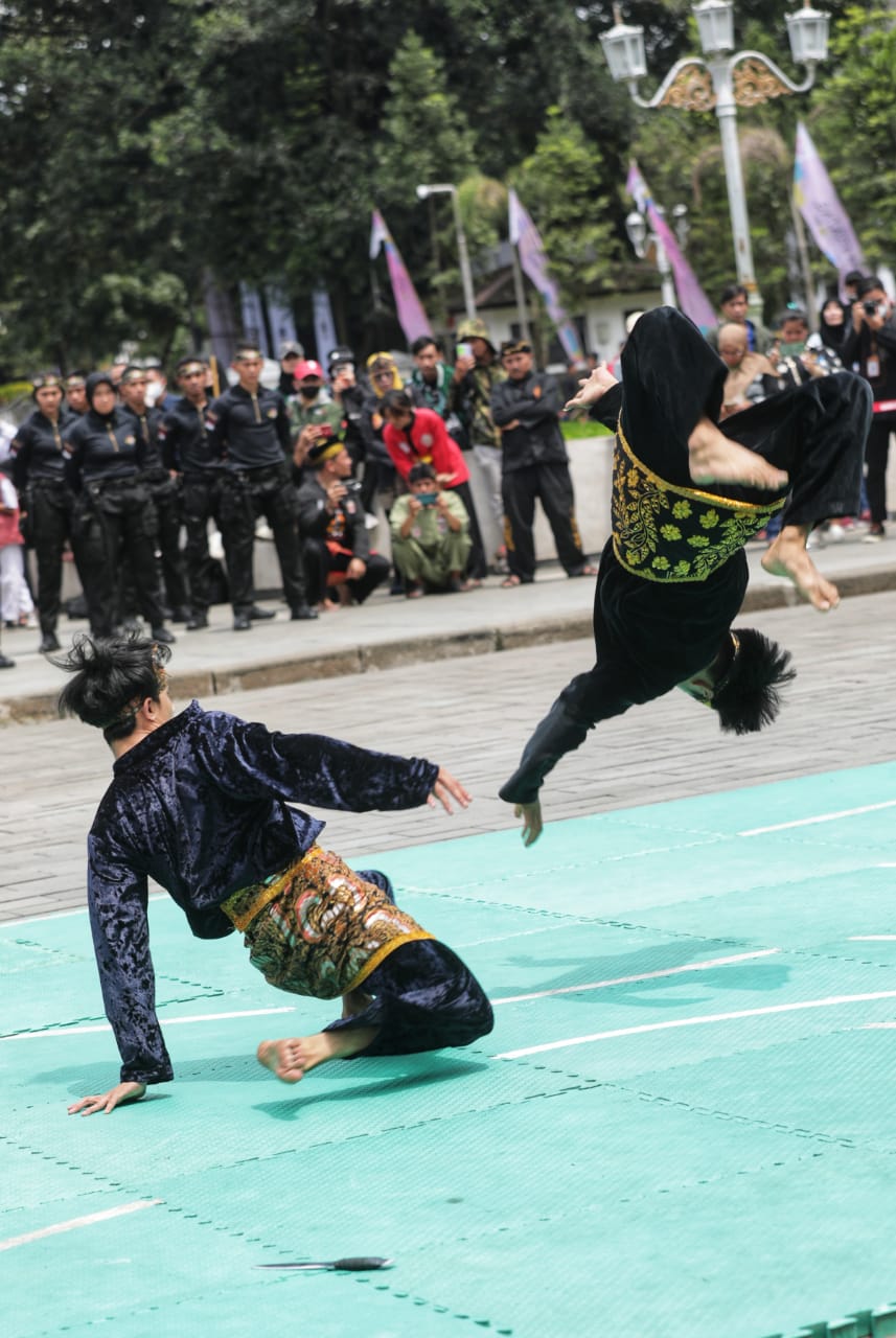 Peringatan 3 Tahun Hari Penca Jabar, di halaman Gedung Sate, Kota Bandung, Senin (12/12/2022).