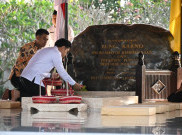 Gibran Ziarah Makam Bung Karno, Ini Isi Obrolannya dengan Juru Kunci