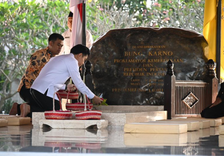 Gibran Ziarah Makam Bung Karno, Ini Isi Obrolannya dengan Juru Kunci