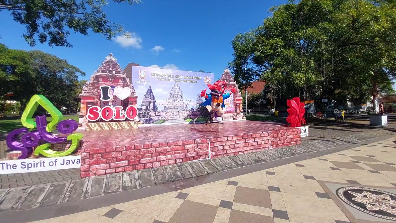 Penjor Semarakkan Nyepi di Solo, Bupati Jembrana Apresiasi Gibran Lindungi Minoritas