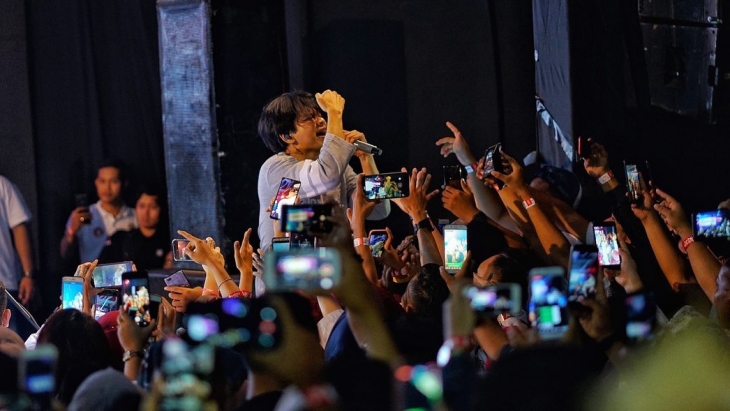 Armand Maulana saat melakukan aksi panggungnya (Foto: Instagram/armandmaulana04)