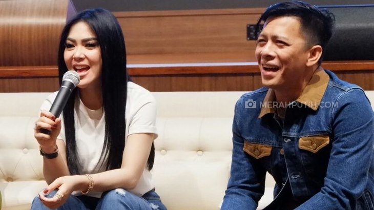 Kolaborasi Ariel dan Syahrini, Mantap dan Menggoda