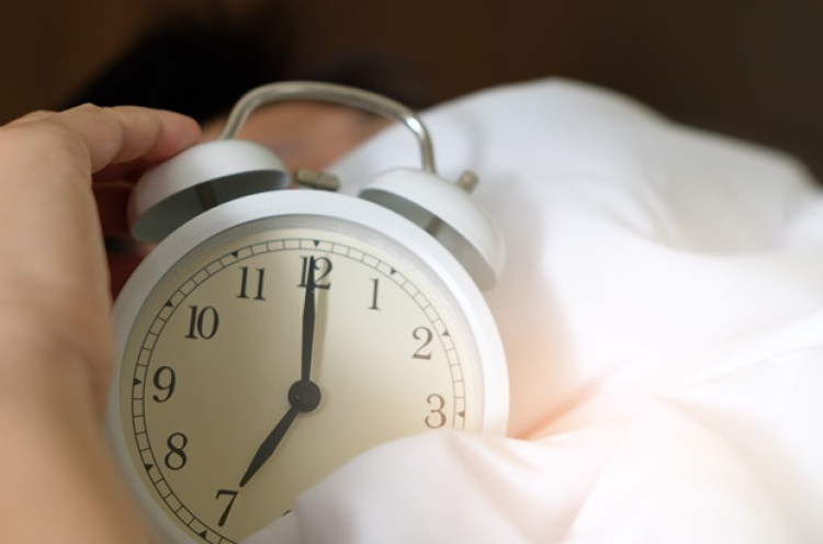 Jangan Dibiasakan, Snoozing Alarm saat Bangun Tidur Buruk bagi Tubuh
