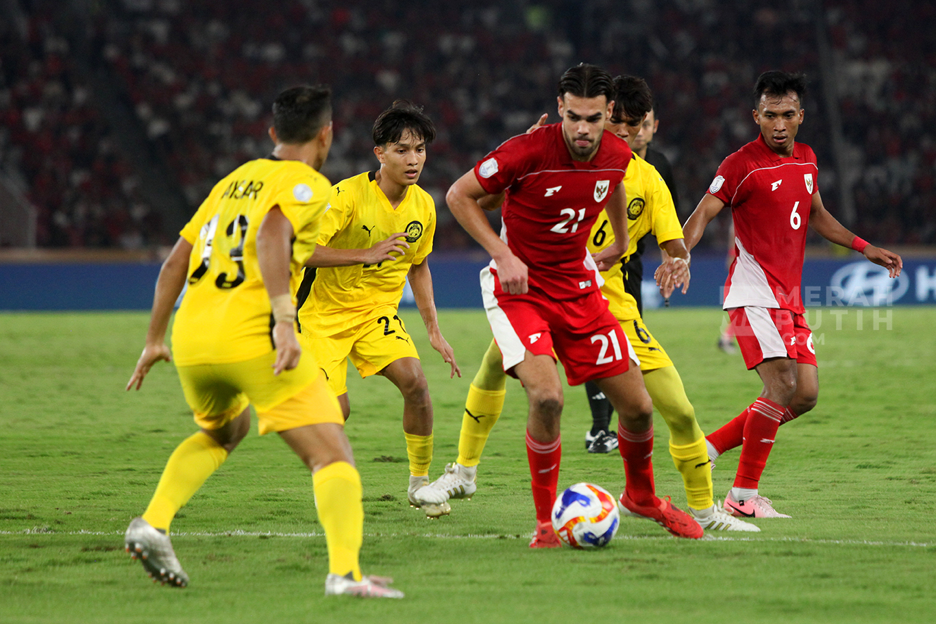 Aksi Timnas Indonesia U23 Tahan Malaysia Berhasil Lolos ke Babak Semifinal  Piala AFF 2025 - MerahPutih
