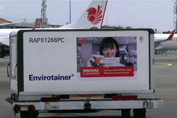 Tangkapan layar - Kedatangan vaksin Covid-19 Tahap 14, Bandara Internasional Soekarno-Hatta, pada Senin (31/5/ 2021). Menteri BUMN sekaligus Ketua Pelaksana Komite Penanganan COVID?19 dan Pemulihan Ekonomi Nasional Erick Thohir menerima kedatangan 8 juta dosis vaksin Sinovac dalam bentuk bulk tersebut. ANTARA/Tangkapan layar Youtube Sekretariat Presiden/pri.