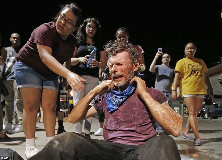Korban gas air mata di Phoenix.  (Foto: Daily Mail) 