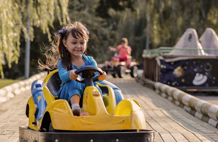 Berbicaralah tentang rencana travelling kamu dengan anak. (Foto: Pixabay/InWay)