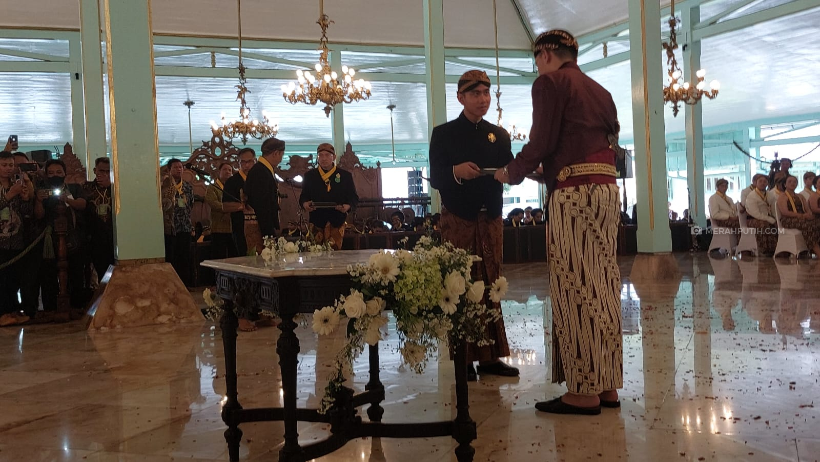 Gibran Dapat Gelar Bangsawan Kanjeng Pangeran Haryo