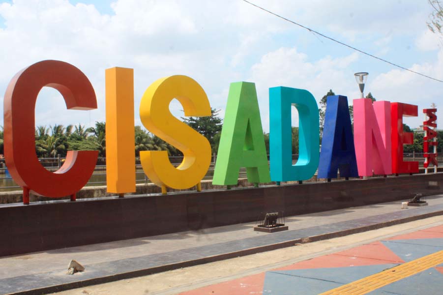 Cisadane Walk di Bantaran Kali Cisadane Kota Tangerang. (MP/Widi Hatmoko)