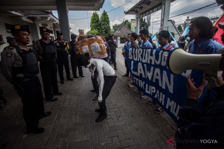 Omnibus Law Dianggap Memiskinkan Tenaga Kerja