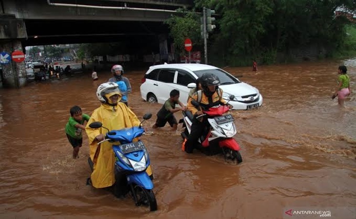 Jalan Asia Afrika Terendam Banjir, Dinas SDA: Sudah Mulai Surut