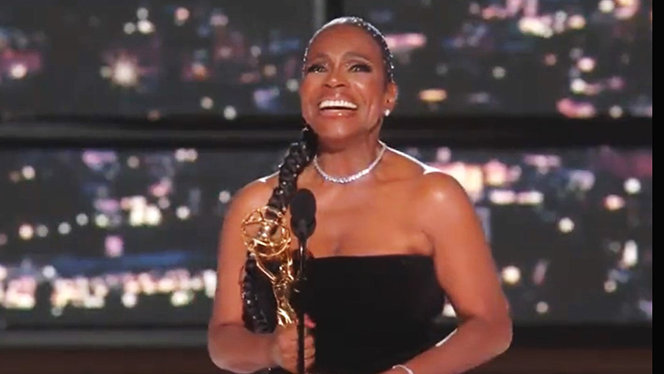 Sheryl Lee Ralph, Perempuan Kulit Hitam Kedua Menangi Emmy untuk Peran Pendukung Komedi
