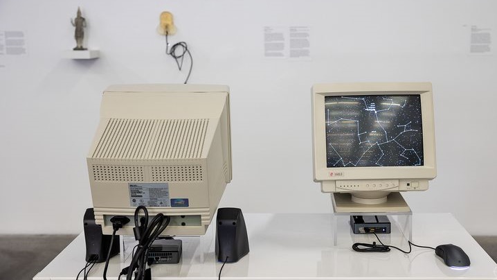 Nostalgia Teknologi Internet di Pameran The Art Happens Here: Net Art Anthology