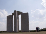 Membaca Instruksi Misterius Pascakiamat di Guidestones Georgia 