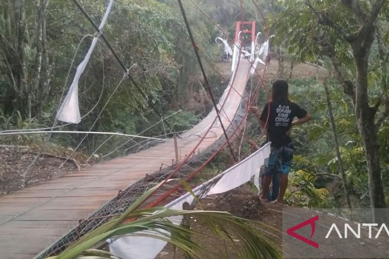 Jembatan Gantung Pangandaran Buatan Kodim Putus Saat Peresmian, TNI AD: Batas Kapasitas Diabaikan
