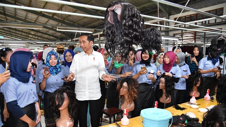 Rambut Palsu Madonna dari Purbalingga Picu Tawa Jokowi