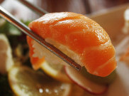 Jadi 'Salmon' demi Sushi Gratis