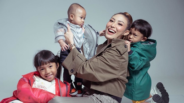 Bisa Ditiru Nih, Quality Time Bersama Anak saat #DiRumahAja ala Ayu Dewi