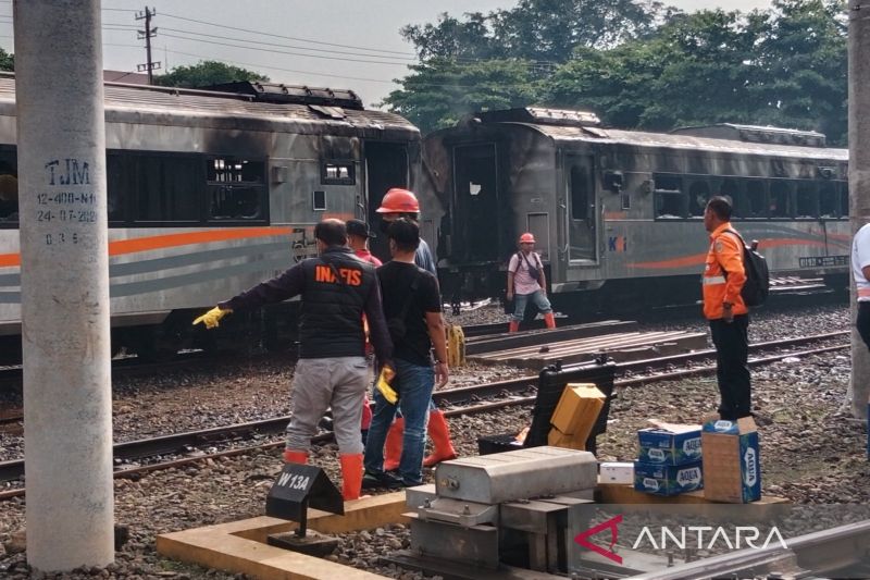 Kebakaran di Stasiun Tugu Yogyakarta, 3 Gerbong Kereta Cadangan Dilahap Api