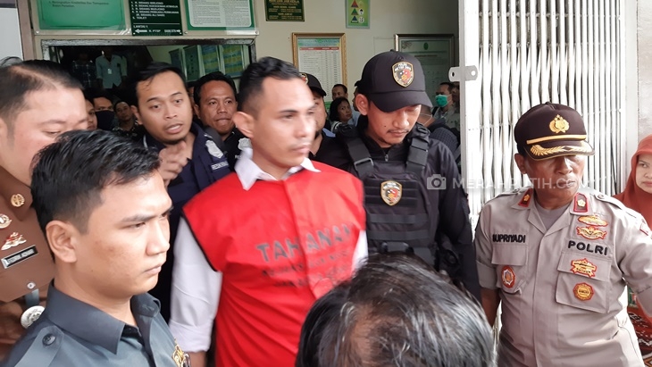 Disebut Matanya Rusak Gegara Disiram Air Aki, Novel tidak Terima