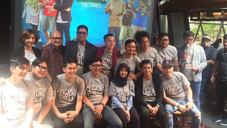 Sukses Raup 2,5 Juta Penonton, Film Cek Toko Sebelah Kini Diangkat Jadi Serial! Apa Perbedaannya?