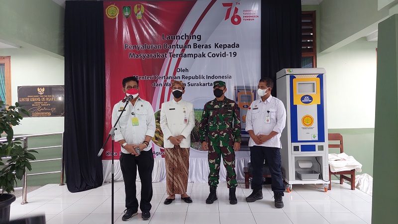 Menteri Pertanian (Mentan), Syahrul Yasin Limpo launcing ATM beras di Solo, Jawa Tengah, Kamis (19/8). (MP/Ismail)