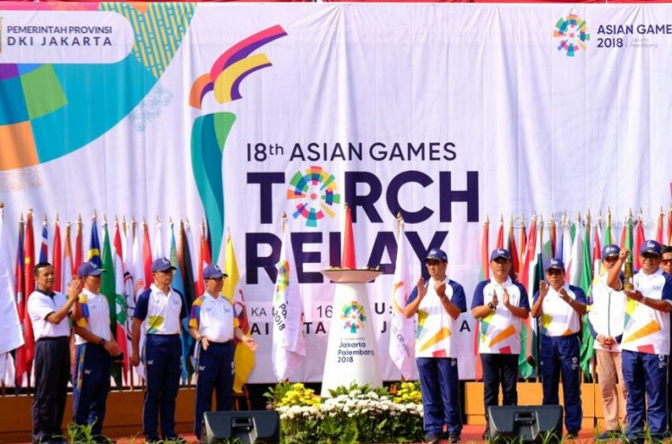 Jadi Pelari Pertama Obor Asian Games, Anies: Bantu Atlet yang Tersesat