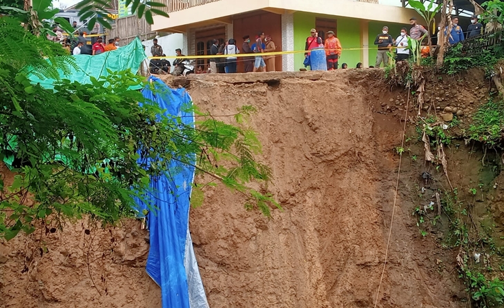 Sempat Diperingatkan Pindah Tempat, Pekerja Sungai Siwaluh Hilang Tertimbun Longsor