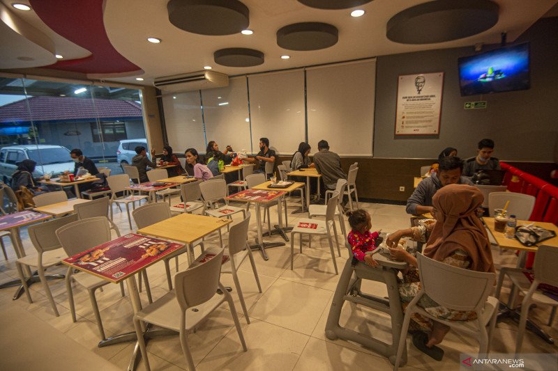 Kepgub PPKM Mikro, Restoran di Jakarta Buka Sampai Jam 8 Malam