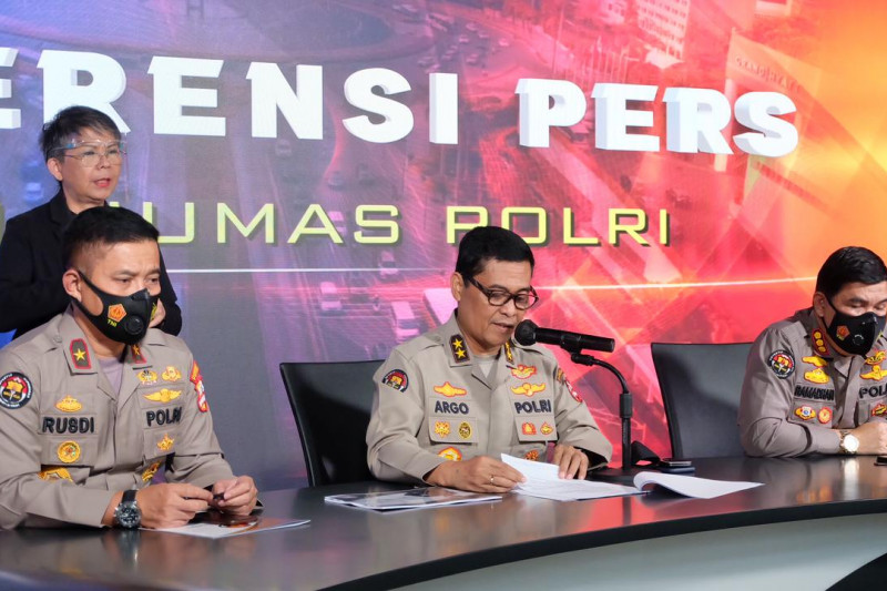 Kepala Divisi Humas Polri Irjen Pol. Argo Yuwono (tengah). ANTARA/HO-Polri