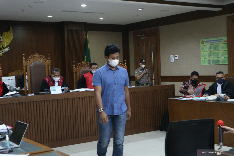 Saksi Agus Susanto dalam sidang untuk terdakwa mantan penyidik KPK Stepanus Robin Pattuju di pengadilan Tindak Pidana Korupsi (Tipikor) Jakarta, Senin (20/9/2021). (Desca Lidya Natalia)
