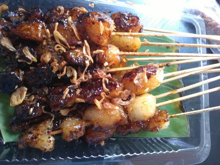 Sate gambus. (Foto: instagram.com/jastipsue)