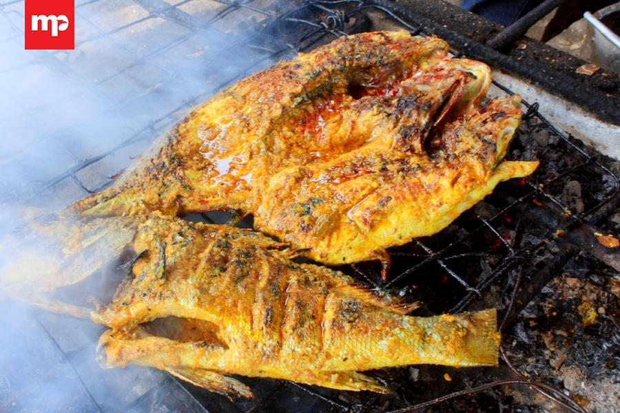 Berburu Ikan Bakar di Rumah Makan Bunga Hati Tanjung Kait