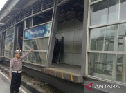 Halte Transjakarta Tebet Eco Park Jebol Ditabrak Truk, Sopir Kabur Masih Diburu Polisi