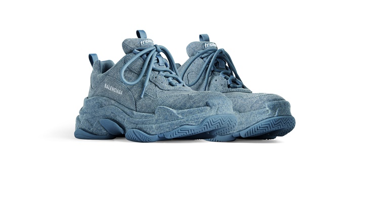 Sneakers Seri Terbaru Balenciaga Diselimuti Denim