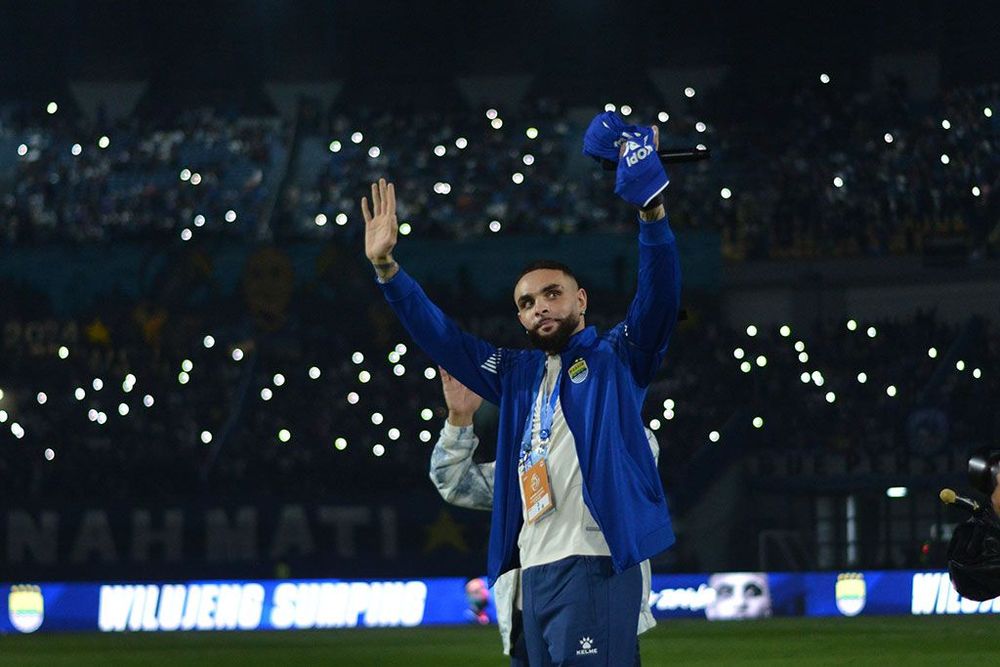 Berpisah, Persib Hargai Kontribusi Layvin Kurzawa