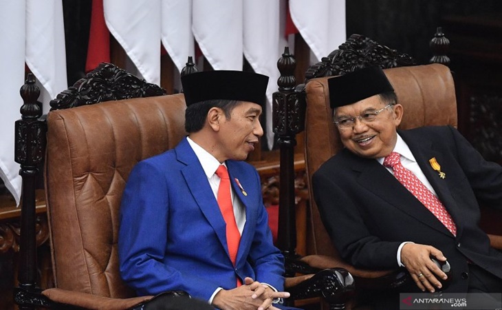 Presiden Jokowi bersama mantan Wapres Jusuf Kalla saat menghadiri rapat paripurna di MPR