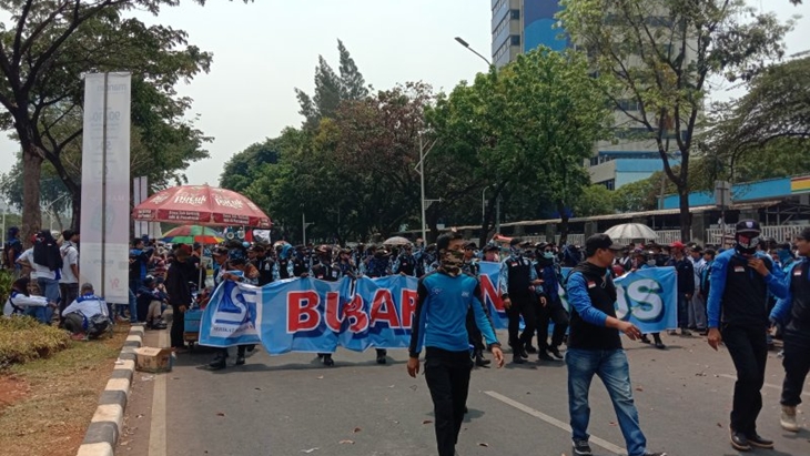 Hanya Naik 8,5 Persen, Buruh KSPI Geruduk Kantor Anies