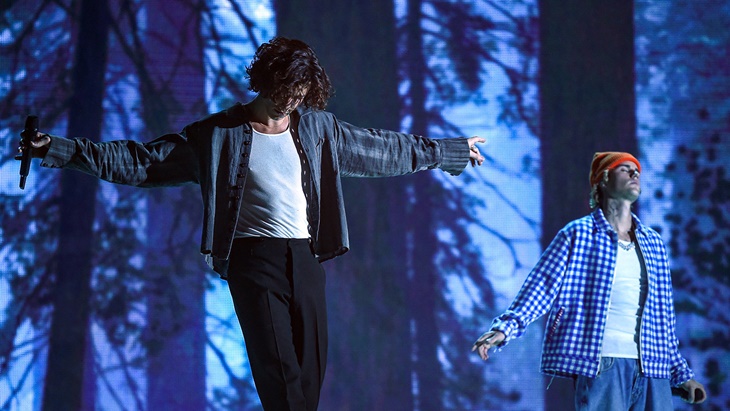 Justin Bieber dan Shawn Mendes Buka AMA 2020 Lewat ‘Monster’
