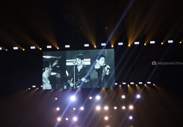 Jonas Brothers Sukses Hibur Penggemar di Indonesia