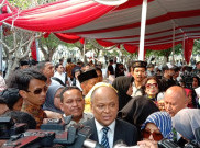 Ilham Ungkap Ayahnya Setiap Jumat Berdoa di Pusara Ainun Habibie