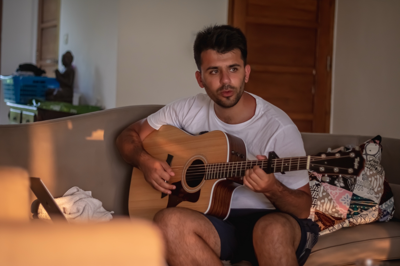 Terinspirasi Bali, Josh Holmes Ubah 'Say Yes' Jadi Lagu tentang Cinta dan Komitmen