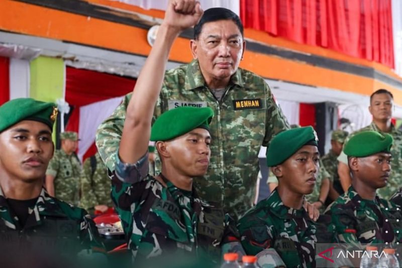 Demi Rakyat, Menhan Sjafrie Minta TNI dan Polri Tetap Kompak