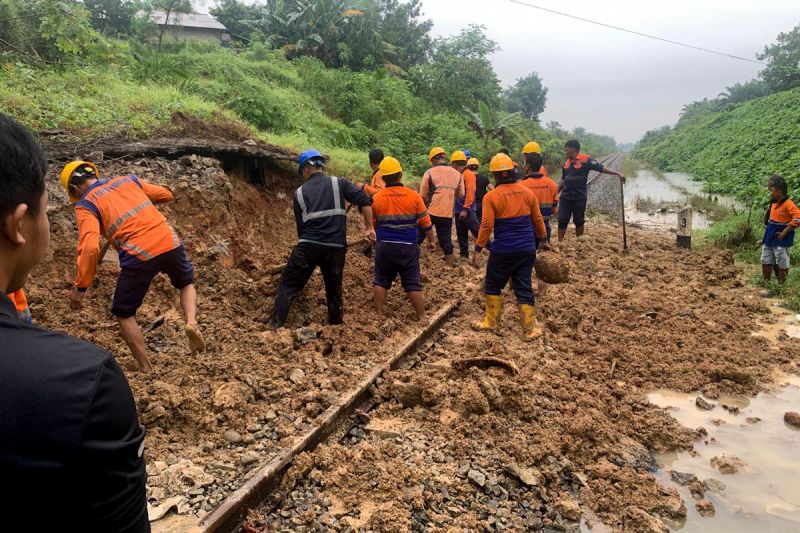 Jalur Kereta Api Terdampak Banjir Sumatra, PT KAI Percepat Perbaikan