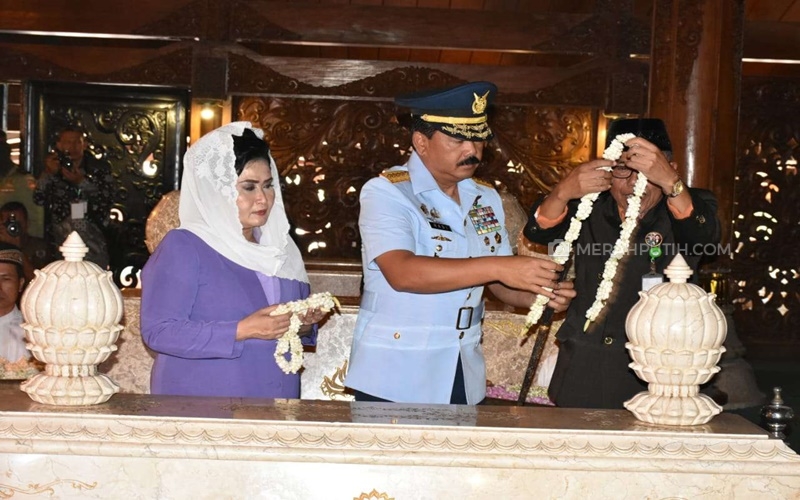 Jelang HUT ke-74 TNI, Panglima TNI Ziarah ke Makam Soeharto di Astana Giribangun 