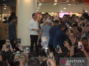  Warga Sambut Jokowi saat Kunjungi Megamall Manado
