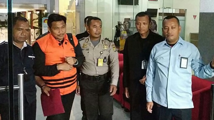 Bowo Sidik Pangarso di Gedung KPK (Foto: antaranews.com)