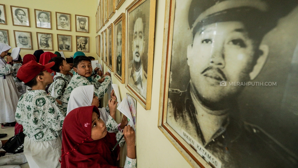 Kunjungi Museum Juang Taruna, Siswa SD Peringati Hari Belajar di Luar Kelas